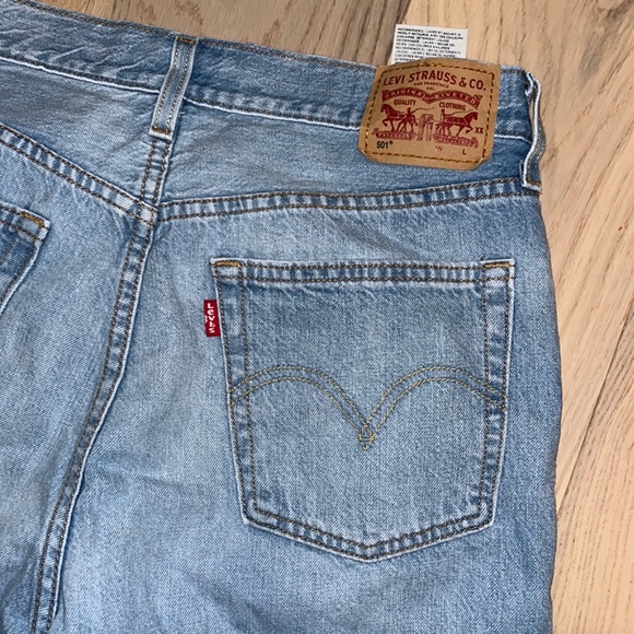 Levi’s 501 Distressed Straight Leg Lightwash Jeans sz. 28 - Picture 8 of 9